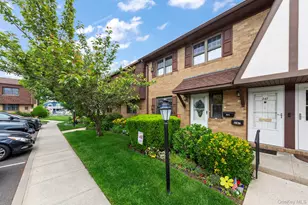 248 Mariners Way, Copiague, NY 11726 - Photo 2