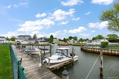 248 Mariners Way, Copiague, NY 11726 - Photo 12