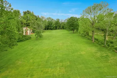 8 Kingwood Park, Poughkeepsie, NY 12601 - Photo 2