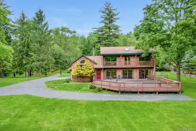 8 Kingwood Park, Poughkeepsie, NY 12601 - Photo 1