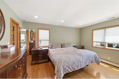 420 Philadelphia Avenue, Massapequa Park, NY 11762 - Photo 14