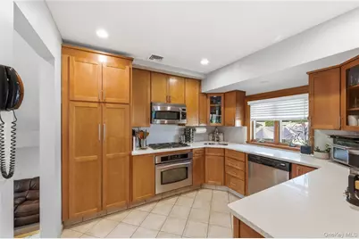 420 Philadelphia Avenue, Massapequa Park, NY 11762 - Photo 6