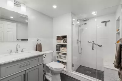 15 E 235th Street, Bronx, NY 10470 - Photo 26