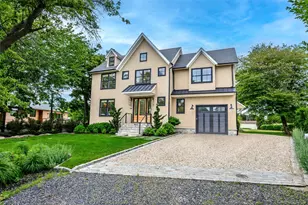 405 Williamsburgh Dr, Southold, NY 11971 - Photo 2
