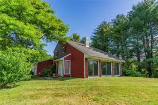 27 Goldfinch Dr, Salt Point, NY 12578 - Photo 2