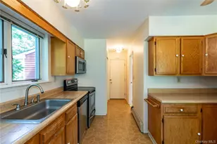 27 Goldfinch Dr, Salt Point, NY 12578 - Photo 14