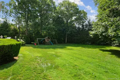 27 Bradford Road, Scarsdale, NY 10583 - Photo 4