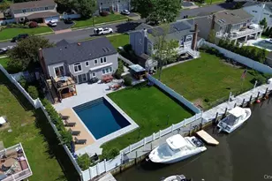159 Driftwood Dr, West Islip, NY 11795 - Photo 44
