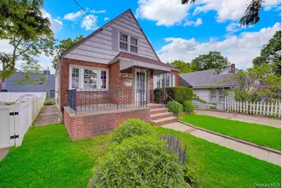 33 McKee Street, Floral Park, NY 11001 - Photo 2