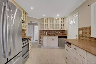 33 McKee St, Floral Park, NY 11001 - Photo 10