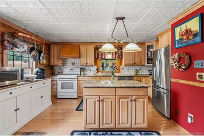 355 Woodland Avenue, Manorville, NY 11949 - Photo 14