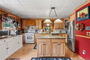 355 Woodland Ave, Manorville, NY 11949 - Photo 14