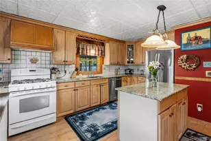 355 Woodland Ave, Manorville, NY 11949 - Photo 16