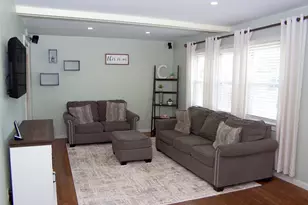 31 St Joseph Ave, Ronkonkoma, NY 11779 - Photo 2