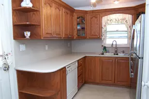31 St Joseph Ave, Ronkonkoma, NY 11779 - Photo 6