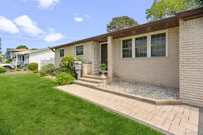 173 Loop Drive, Sayville, NY 11782 - Photo 2