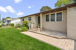 173 Loop Dr, Sayville, NY 11782 - Photo 2