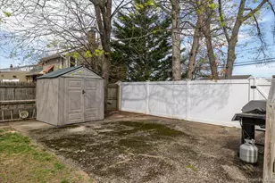 1221 3rd St, West Babylon, NY 11704 - Photo 14