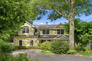 316 S Woods Rd, Woodbury, NY 11797 - Photo 2