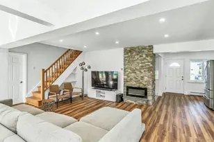 38 Fireplace Ln, Hicksville, NY 11801 - Photo 12