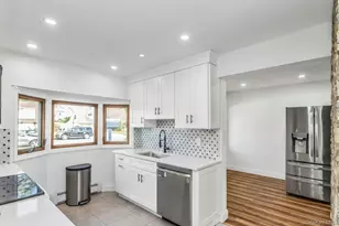 38 Fireplace Ln, Hicksville, NY 11801 - Photo 6