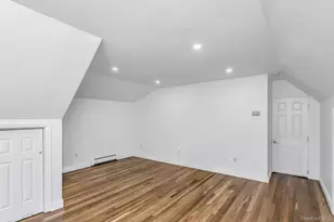 38 Fireplace Ln, Hicksville, NY 11801 - Photo 24