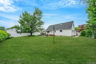 40 Mark Dr, Holbrook, NY 11741 - Photo 8