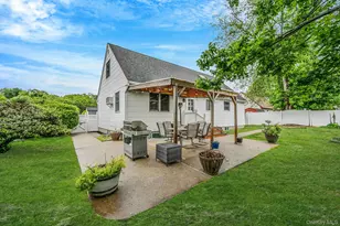 40 Mark Dr, Holbrook, NY 11741 - Photo 6
