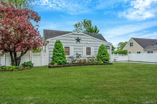 40 Mark Dr, Holbrook, NY 11741 - Photo 4