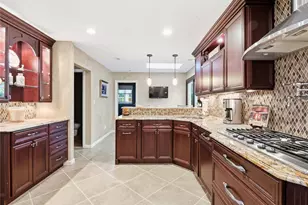 161 Cow Neck Rd, Port Washington, NY 11050 - Photo 12