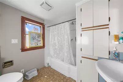 53 Valentine St, Glen Cove, NY 11542 - Photo 14