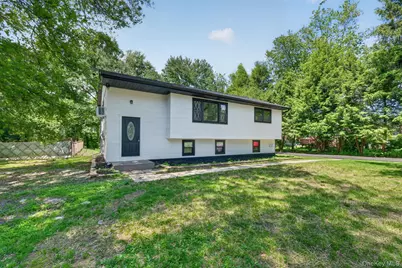 15 Whiteford Drive, Pleasant Valley, NY 12569 - Photo 2