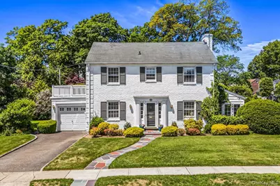 110 Knollwood Road, Rockville Centre, NY 11570 - Photo 34