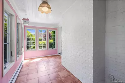 110 Knollwood Road, Rockville Centre, NY 11570 - Photo 10