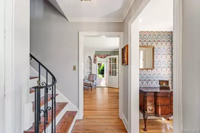 110 Knollwood Road, Rockville Centre, NY 11570 - Photo 6