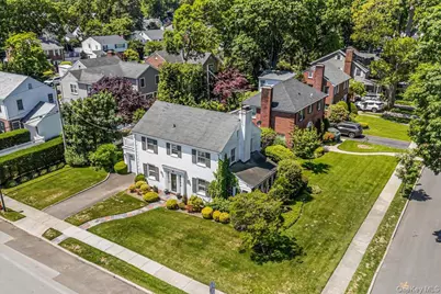 110 Knollwood Road, Rockville Centre, NY 11570 - Photo 4