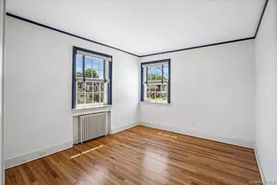 110 Knollwood Road, Rockville Centre, NY 11570 - Photo 22