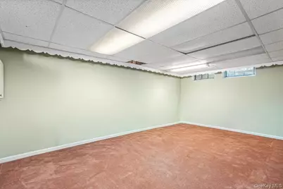 110 Knollwood Road, Rockville Centre, NY 11570 - Photo 28