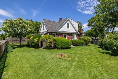 200 Van Buren Street, Centerport, NY 11721 - Photo 4