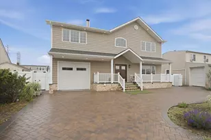 3563 Raven St, Levittown, NY 11756 - Photo 2