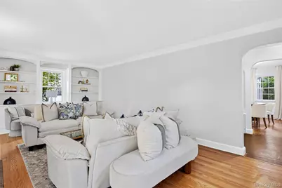 25 Carlton Street, Malverne, NY 11565 - Photo 8