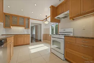 61 Hunter Ln, Hicksville, NY 11801 - Photo 12