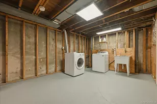 61 Hunter Ln, Hicksville, NY 11801 - Photo 24