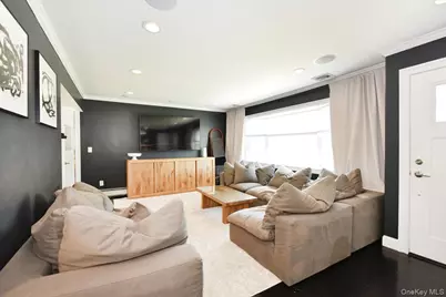 383 Violet Street, Massapequa Park, NY 11762 - Photo 8