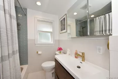 383 Violet Street, Massapequa Park, NY 11762 - Photo 18