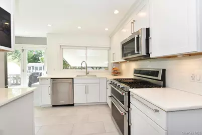 383 Violet Street, Massapequa Park, NY 11762 - Photo 16