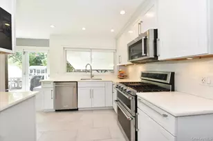 383 Violet St, Massapequa Park, NY 11762 - Photo 16
