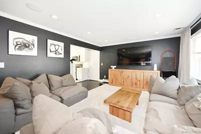 383 Violet Street, Massapequa Park, NY 11762 - Photo 4