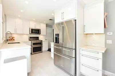 383 Violet Street, Massapequa Park, NY 11762 - Photo 14