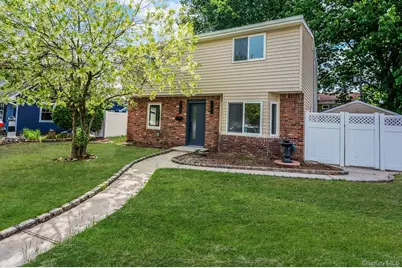40 Buttercup Lane, Levittown, NY 11756 - Photo 2